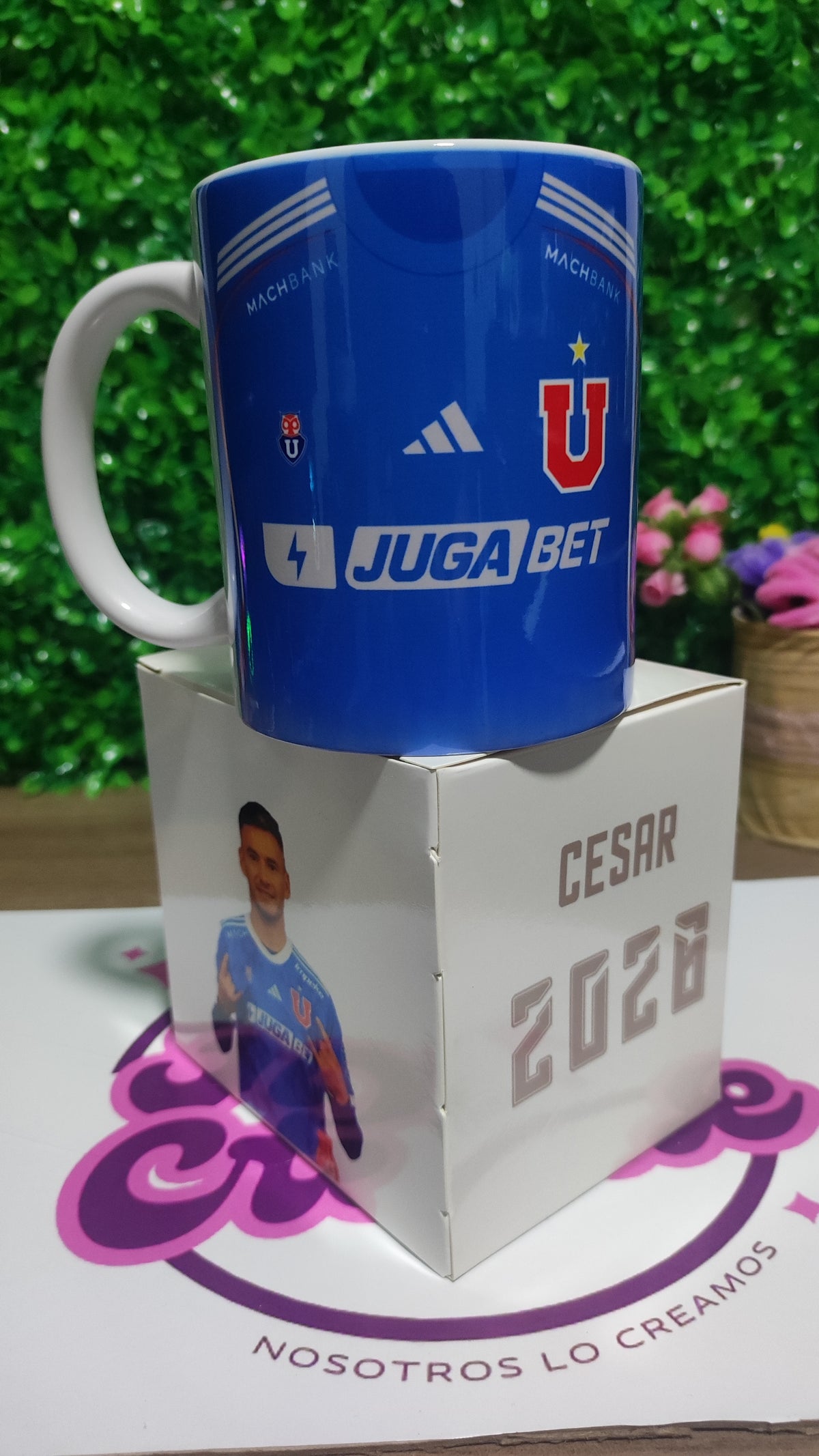 Taza U de Chile 2025 + Caja Temática · Diseño 119