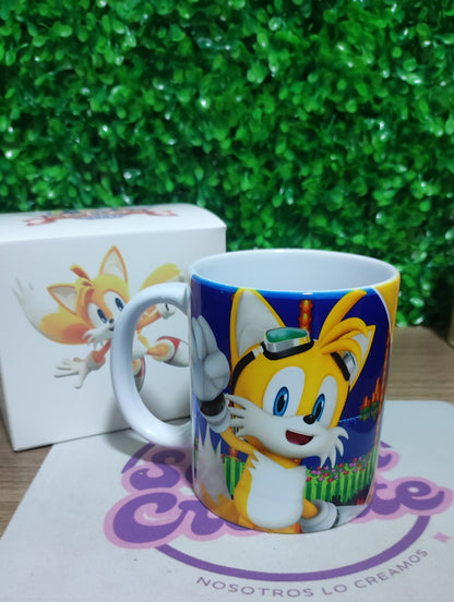 Taza Tails + Caja Temática · Diseño 140
