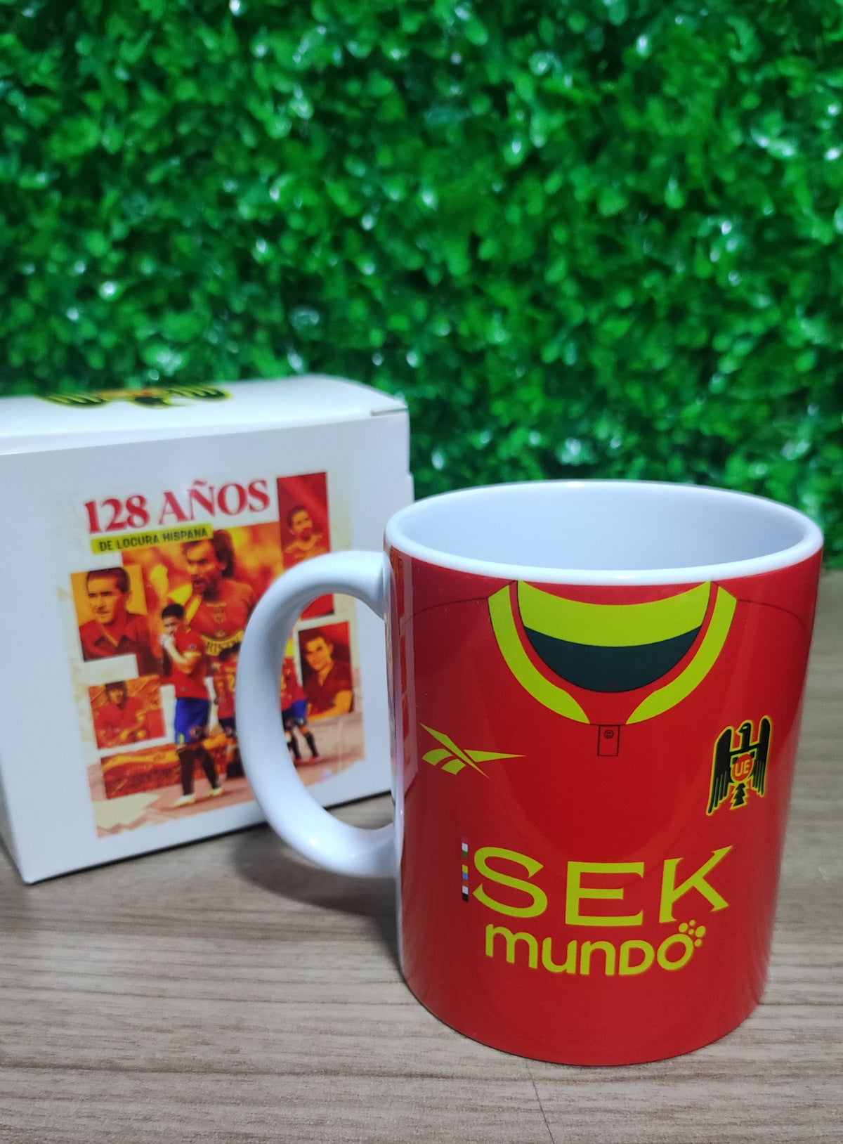 Taza U española 2025 + Caja Temática · Diseño 120
