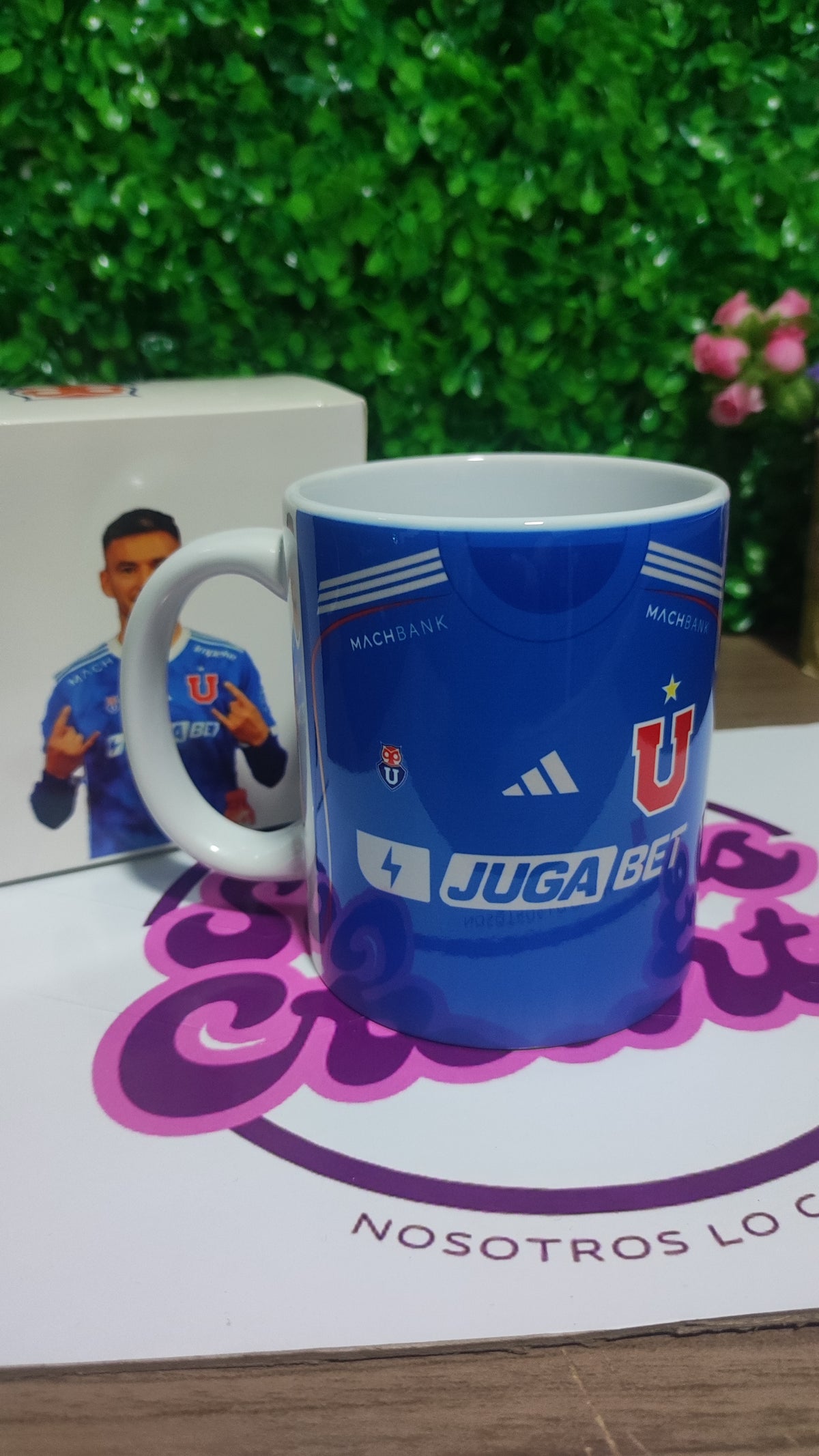 Taza U de Chile 2025 + Caja Temática · Diseño 119