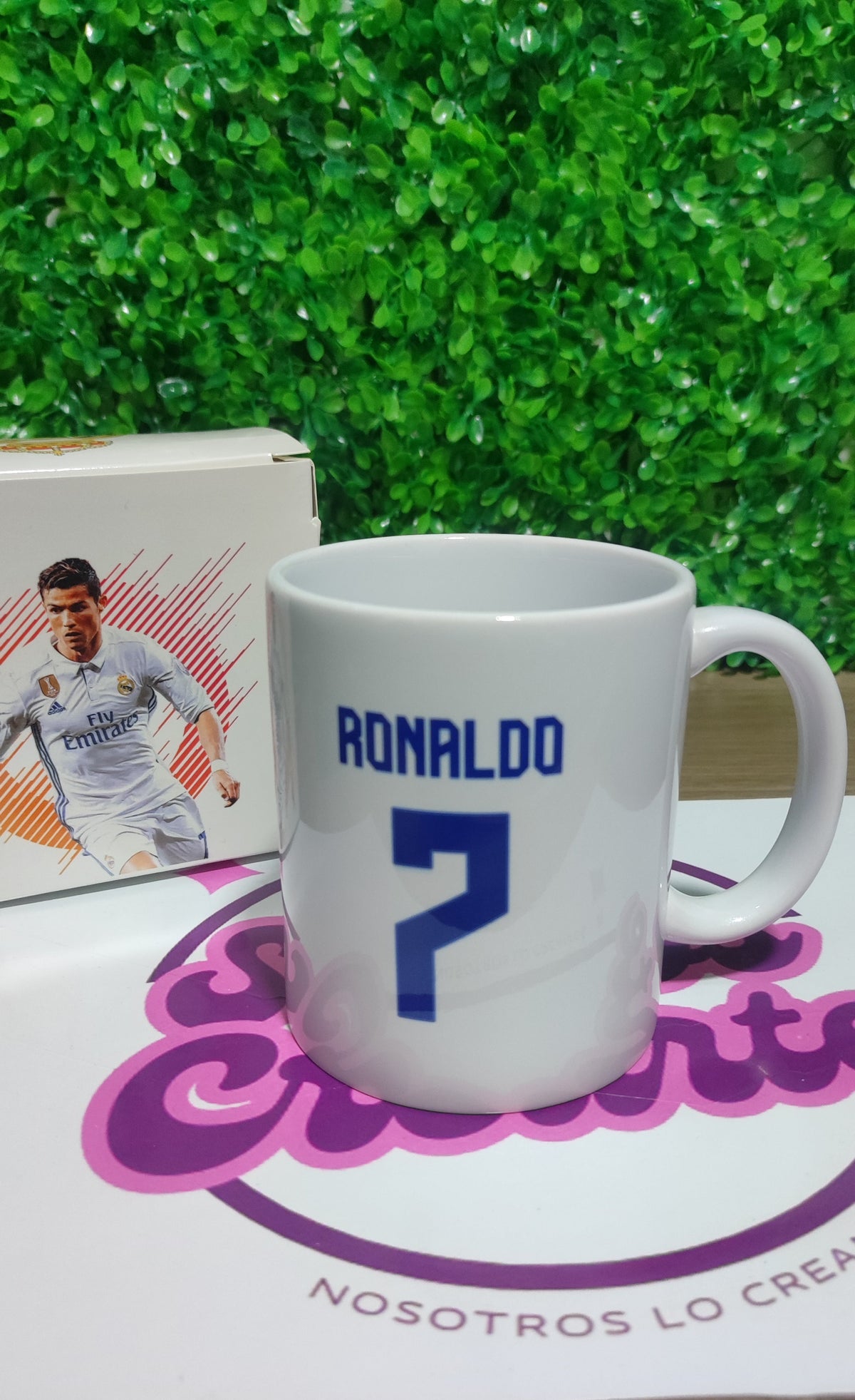 Taza Real Madrid + Caja Temática · Diseño 428