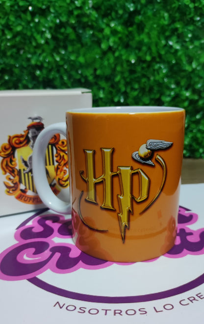 Taza Harry Potter casa Hufflepuff + Caja Temática · Diseño 383