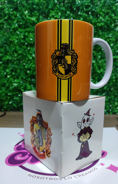 Taza Harry Potter casa Hufflepuff + Caja Temática · Diseño 383