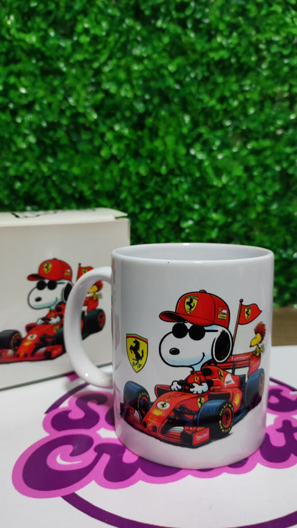 Taza Snoopy F1 Ferrari + Caja Temática · Diseño 067