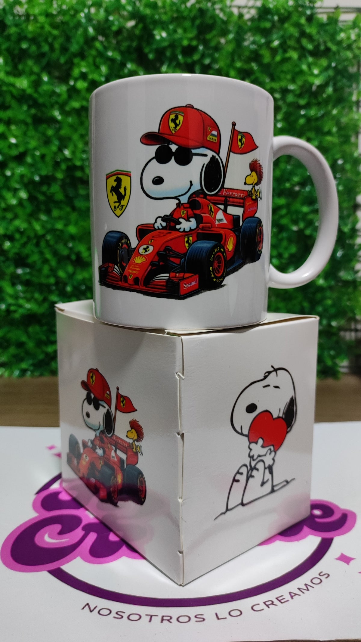 Taza Snoopy F1 Ferrari + Caja Temática · Diseño 067