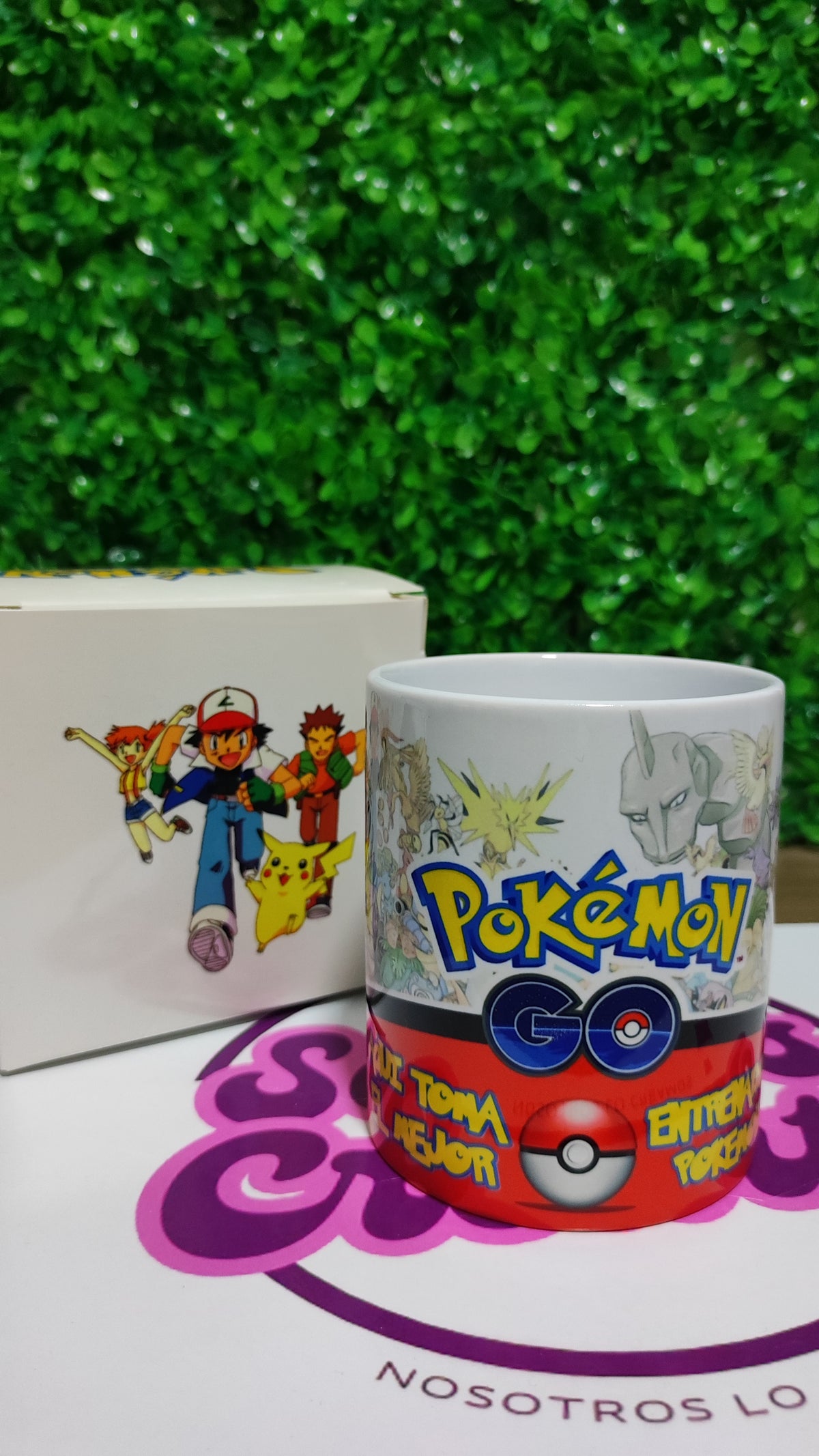 Taza Pokémon + Caja Temática · Diseño 250