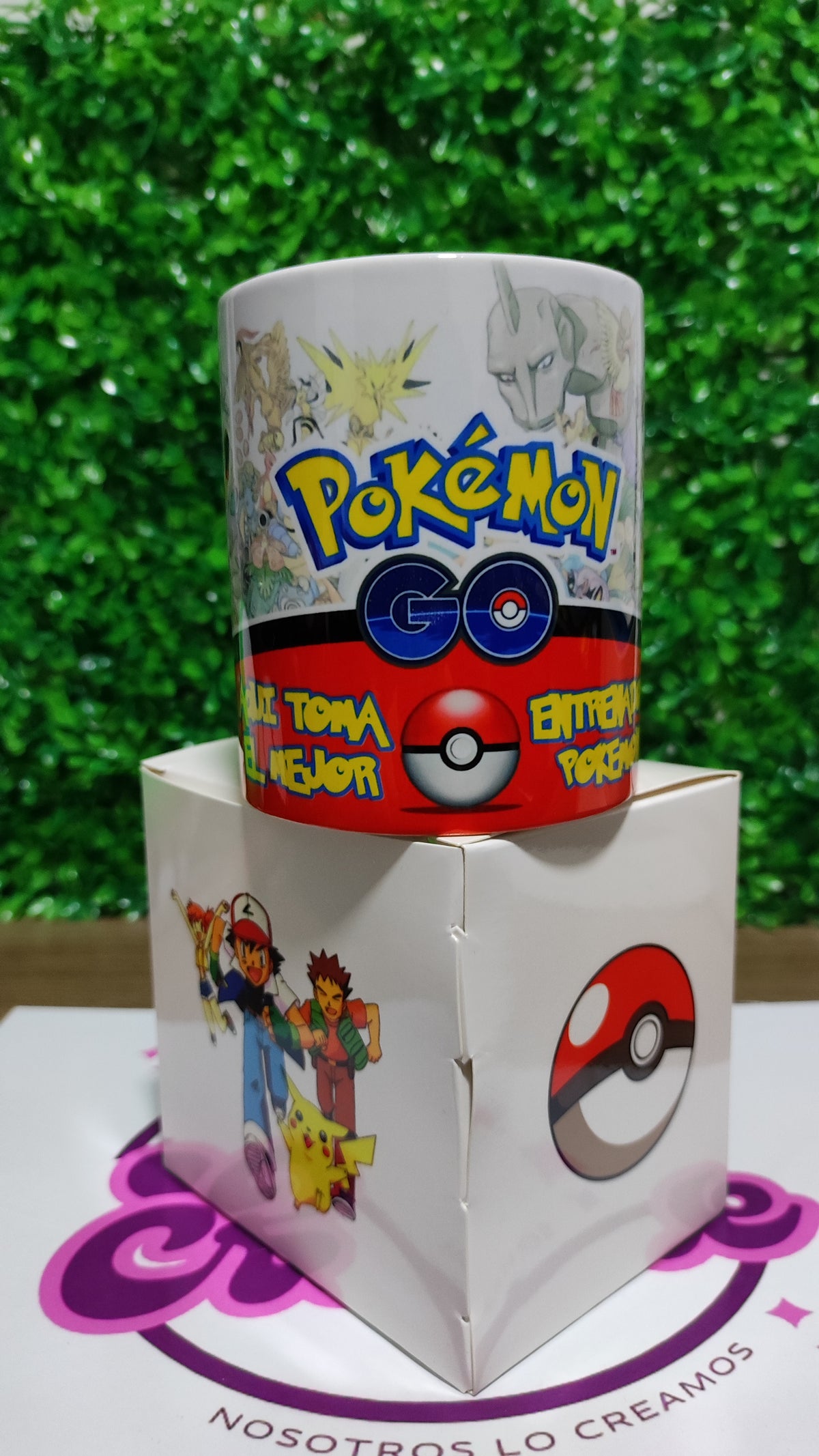 Taza Pokémon + Caja Temática · Diseño 250