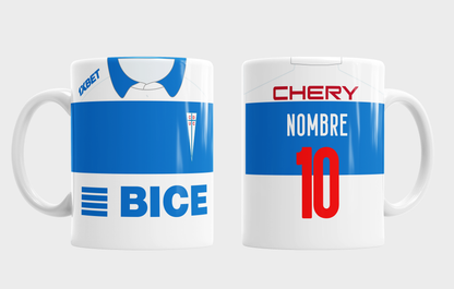 Taza U Católica 2025 + Caja Temática · Diseño 121