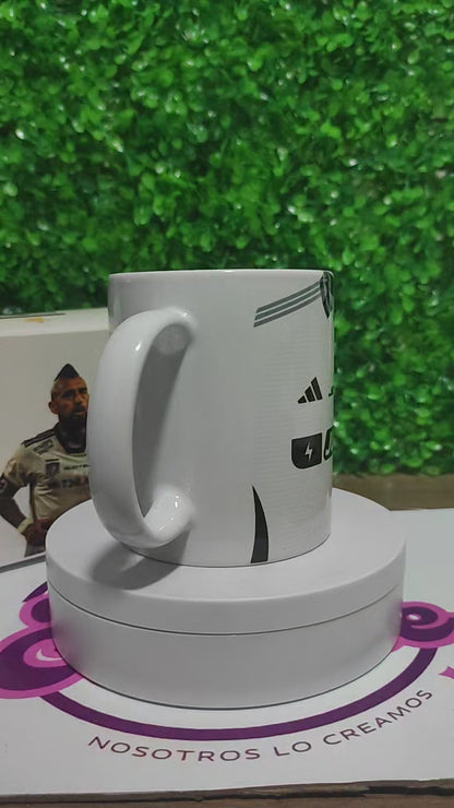 Taza Colo Colo 2025 + Caja Temática · Diseño 105